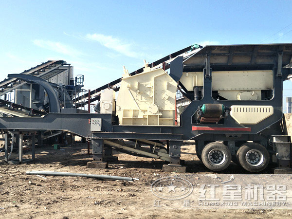 流动式反击式破碎机设备用户生产煤炭现场