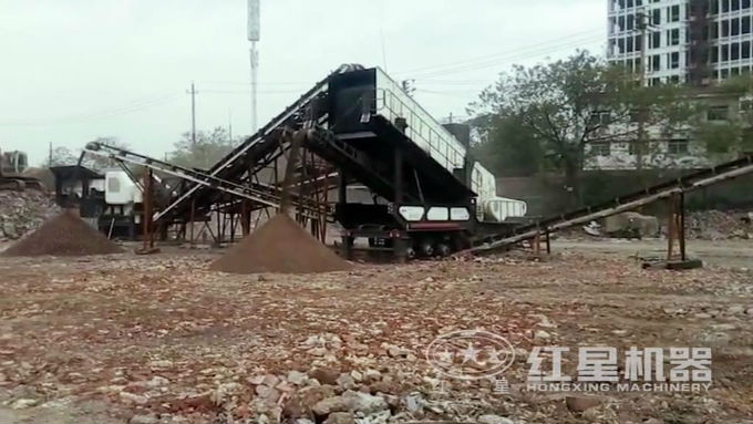 建筑垃圾移动破碎站设备生产现场实拍