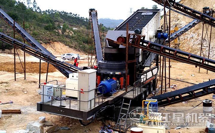 流动碎石机设备在砂石厂生产现场