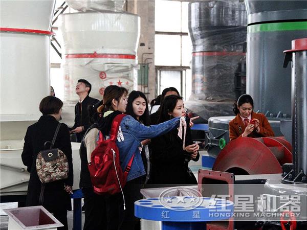 用户参观红星大型磨粉机厂区