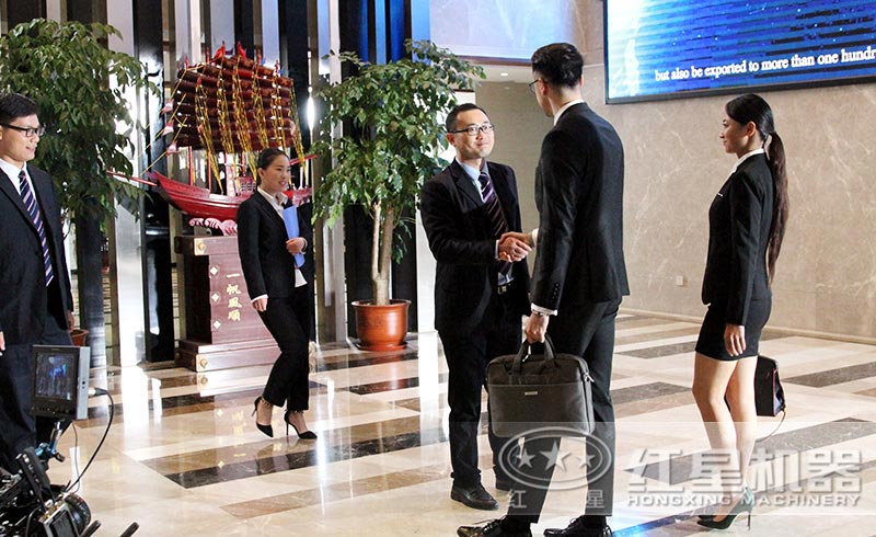 超细磨粉机用户来厂参观