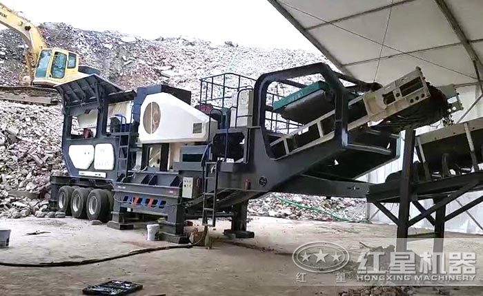 建筑垃圾移动破碎站现场抓拍