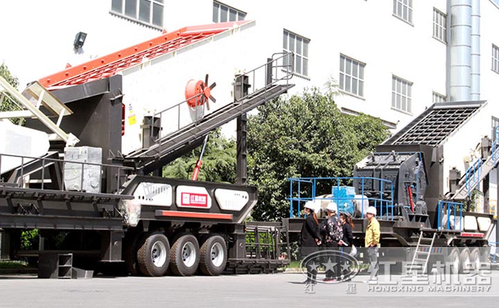 客户到红星厂家参观建筑垃圾粉碎机