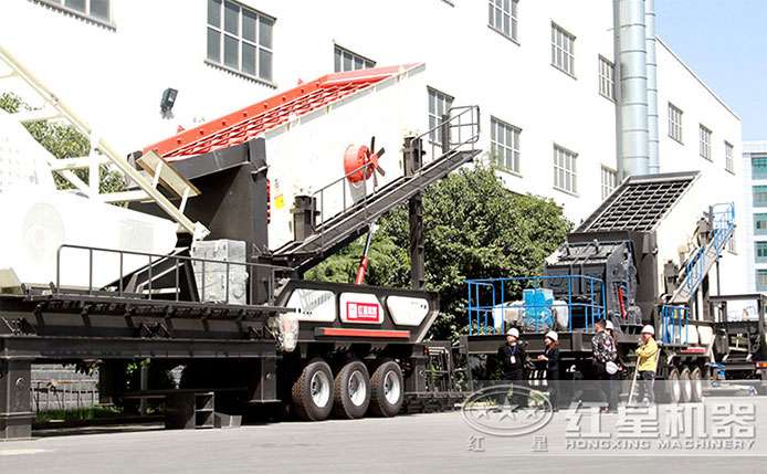 客户到厂参观建筑垃圾移动破碎站